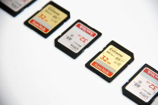 Peut-on augmenter la capacité de stockage d'un OnePlus 8 Pro par l'ajout d'une carte microSD?